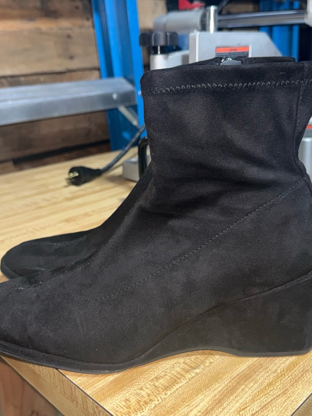 AEROSOLES Black Wedge Ankle Booties size 9
